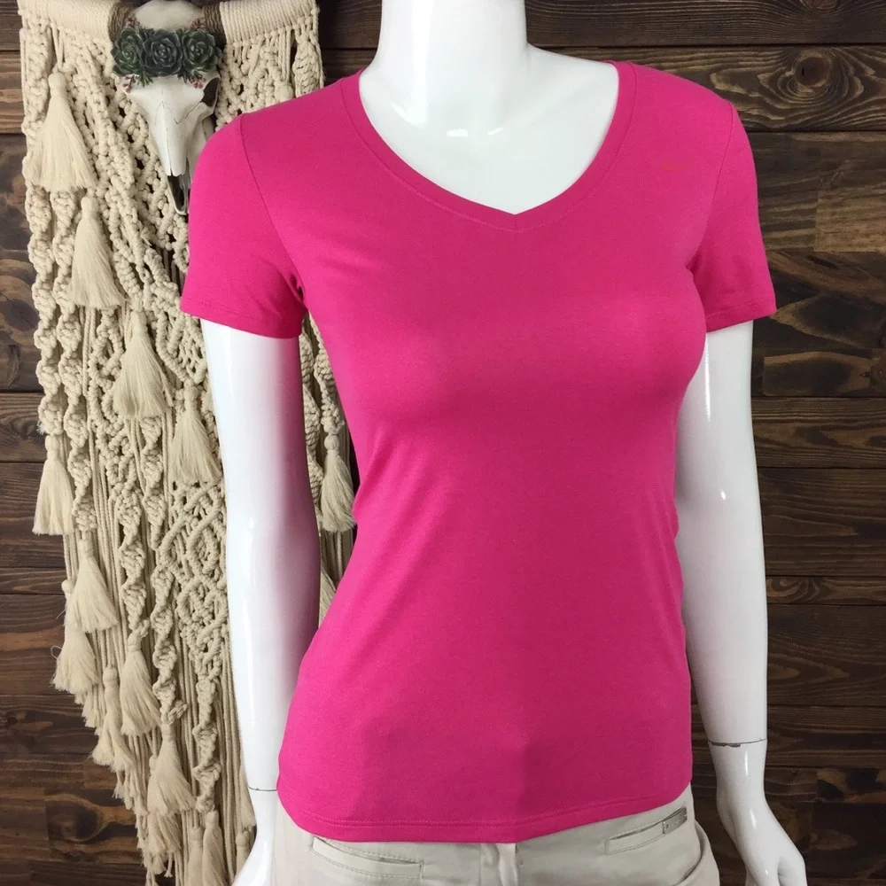 NIKE | Swoosh Logo V-Neck Tee‎